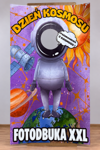 Fotobudka XXL ( wzór 3) -  Astronauta z napisem - Dzień Kosmosu/ Kosmos